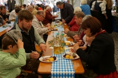 Maifest 2019:  Familie Naumann versorgte die Gäste mit warmem Essen.